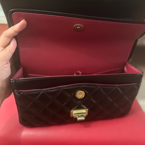 Designer inspired Black quilted flap bag with gold embellished chain - Picture 3 of 8